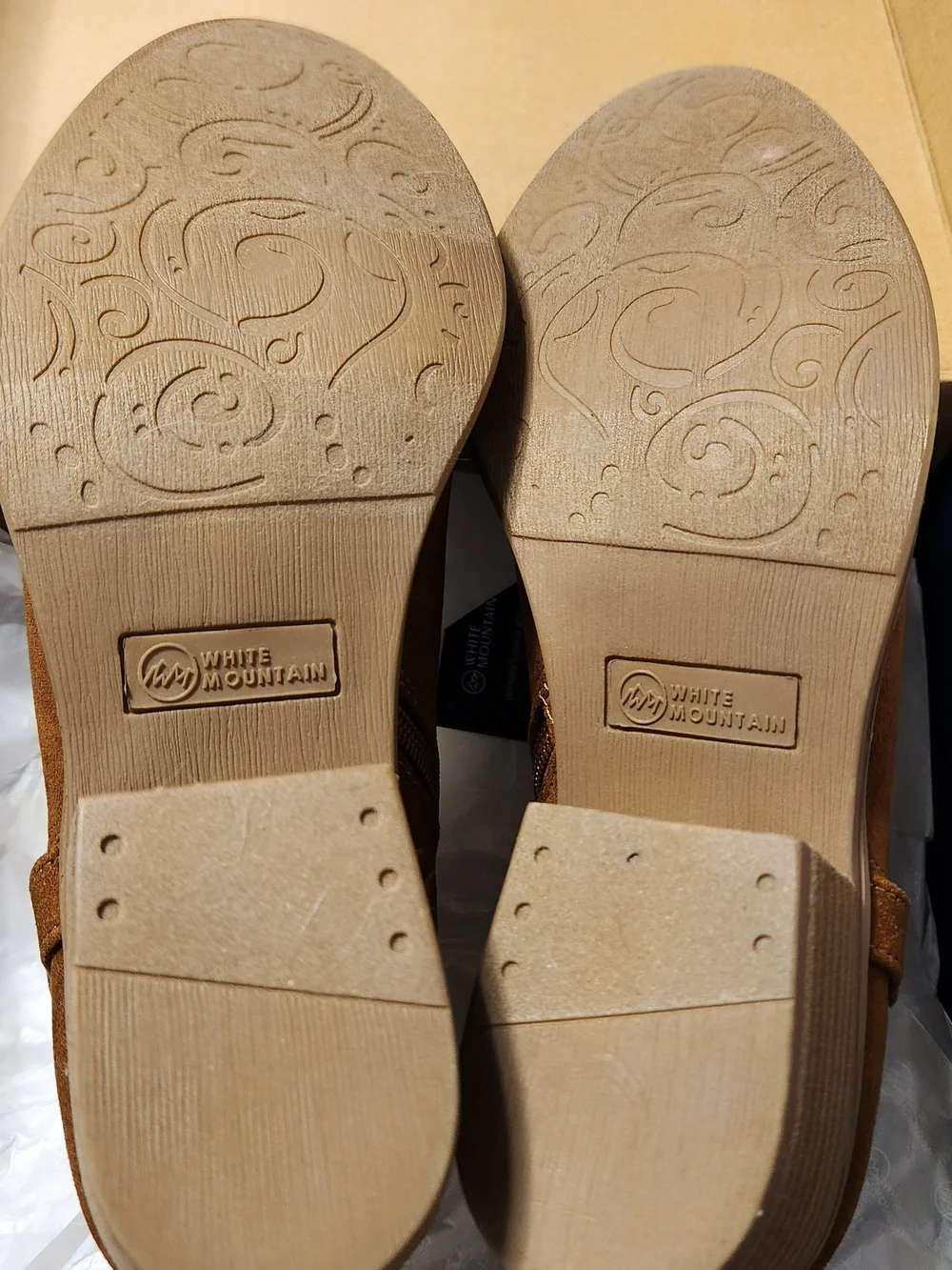 White Mountain Chestnut Brown Suede Ankle Booties